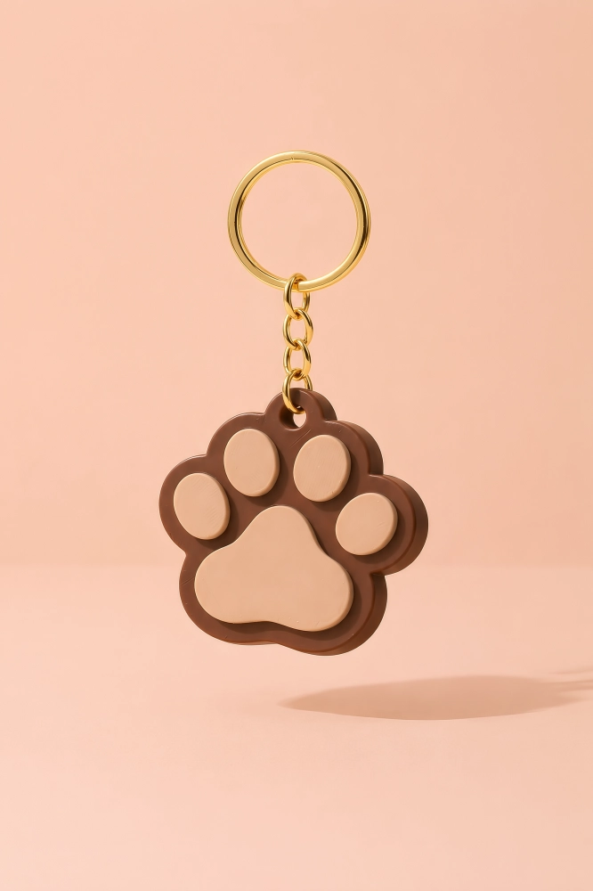 hermony_a_golden_keyring_with_several_small_chain_links_is_posi_2be6cafa-010b-431a-8f18-ddcf3188dcbe.png